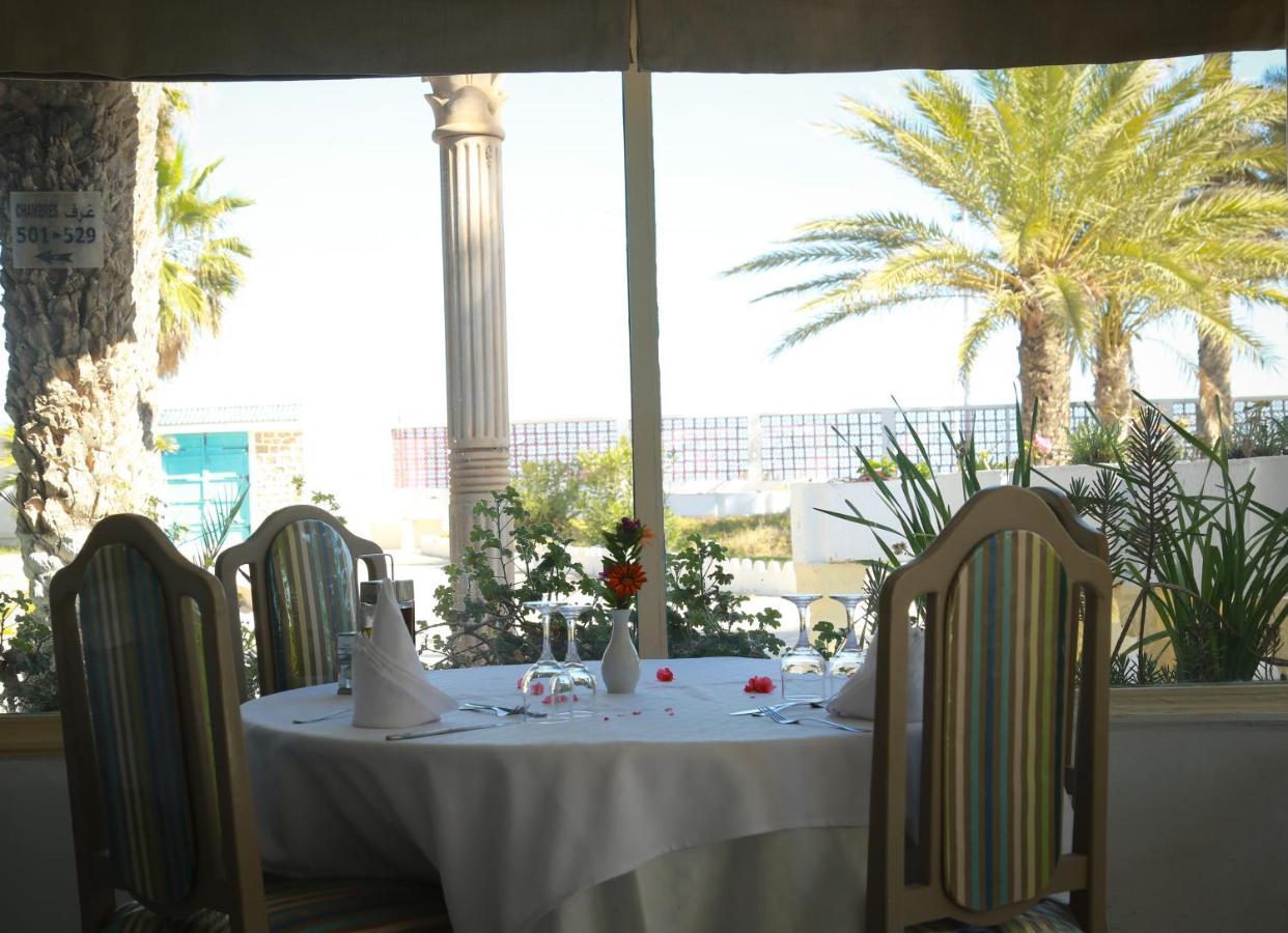 Hotel Oasis Gabes Bagian luar foto